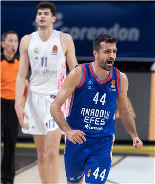 Euroliga: Anadolu Efes - Real Madrid 90-63