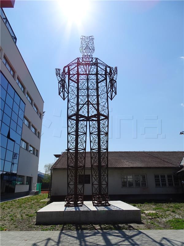 Largest sculpture in world dedicated to Tesla installed in Varaždin