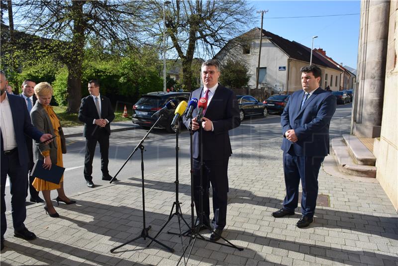 President: Removal of flag from ambassadorial residence could not happen in Zagreb