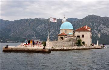 Montenegro opens borders for tourists from eastern Europe