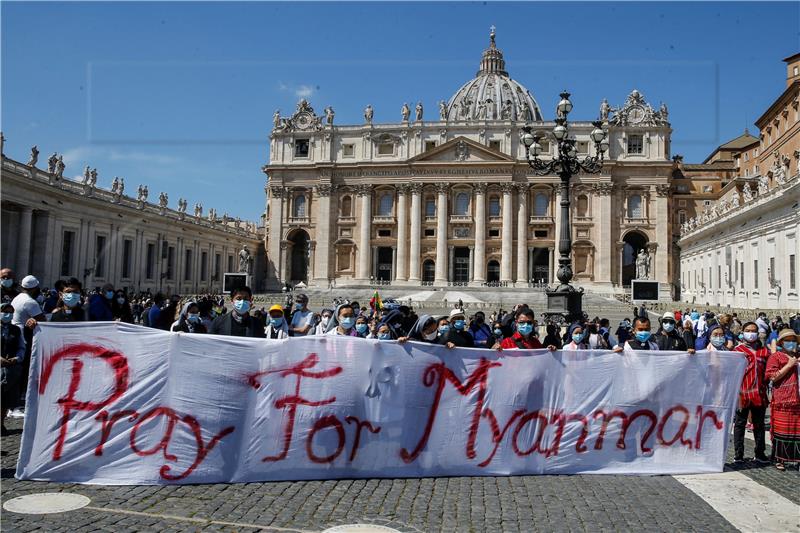 VATICAN POPE REGINA COELI PRAYER