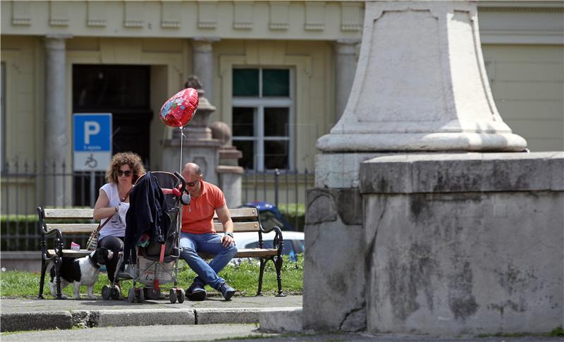 Večernji list: Posvoji se triput manje djece nego prije desetak godina