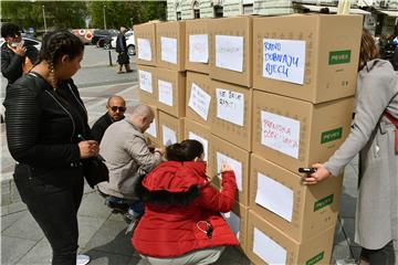 "Wall of Prejudice" torn down in Slavonski Brod as gesture for equality of Roma