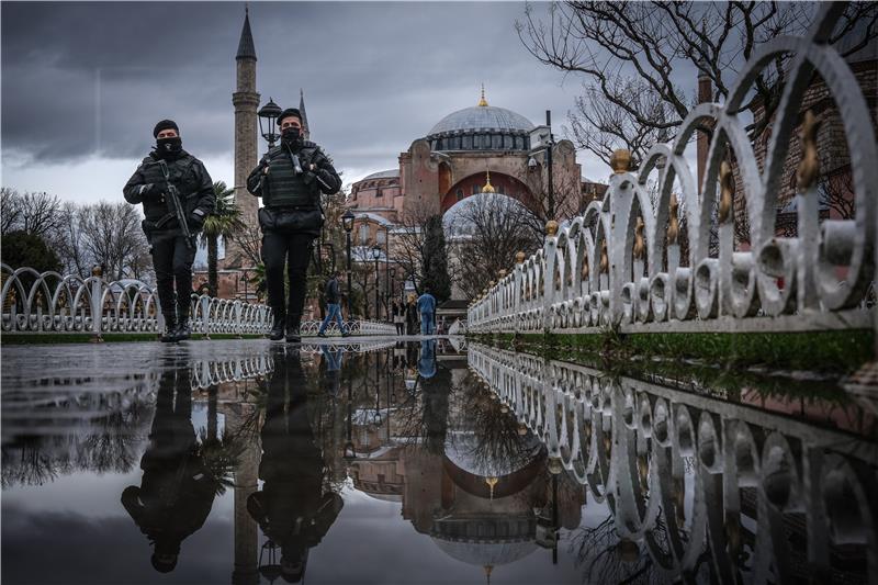 Erdogan zbog pandemije uvodi "potpuno zatvaranje" do 17. svibnja