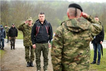 Đakovo: Predsjednik Milanović i ministar Banožić sudjelovali na vojnoj vježbi HV-a