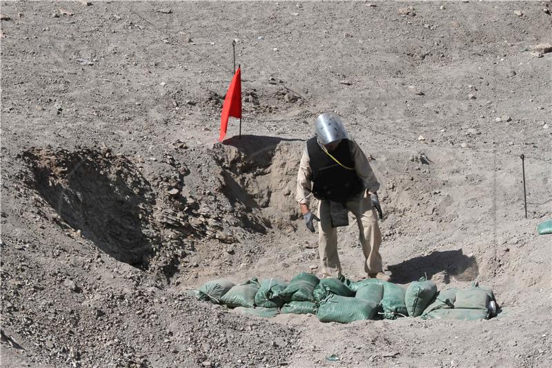 AFGHANISTAN DEFENCE LANDMINES