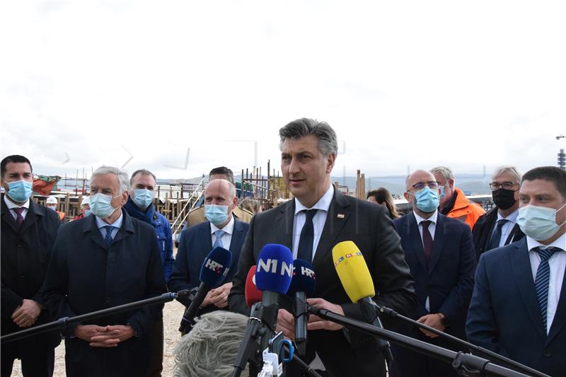 Premijer Plenković u obilasku Pelješkog mosta