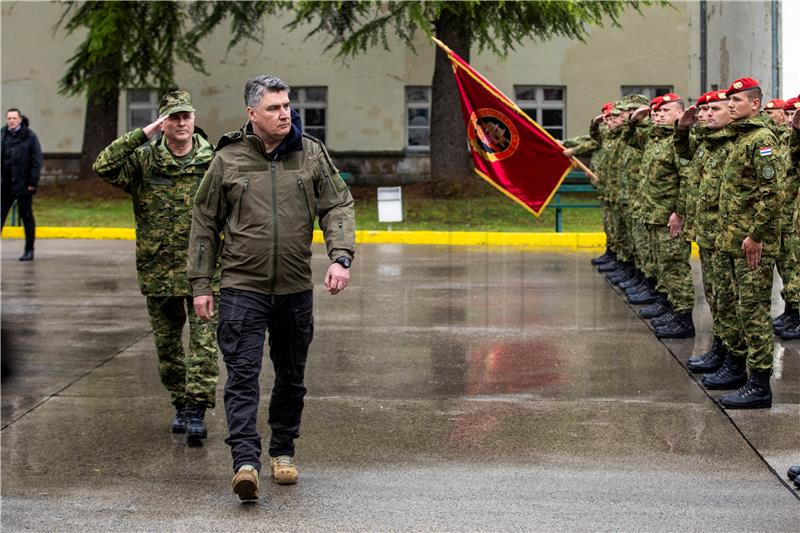 Knin: Uručenje beretki pripadnicima 3. mehanizirane bojne Pauci