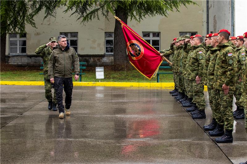 Knin: Uručenje beretki pripadnicima 3. mehanizirane bojne Pauci