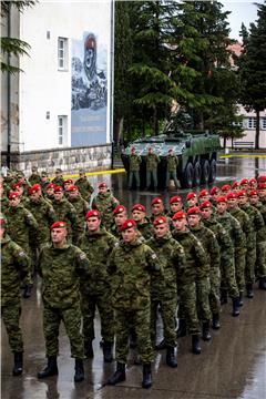 Knin: Uručenje beretki pripadnicima 3. mehanizirane bojne Pauci