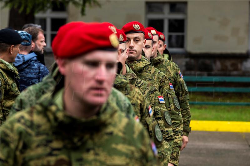 Knin: Uručenje beretki pripadnicima 3. mehanizirane bojne Pauci