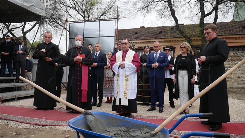 U Subotici postavljen kamen temeljac Hrvatske kuće