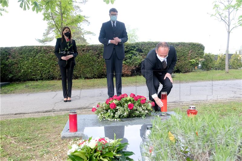 SDP obilježio godišnjicu Račanove smrti na Mirogoju