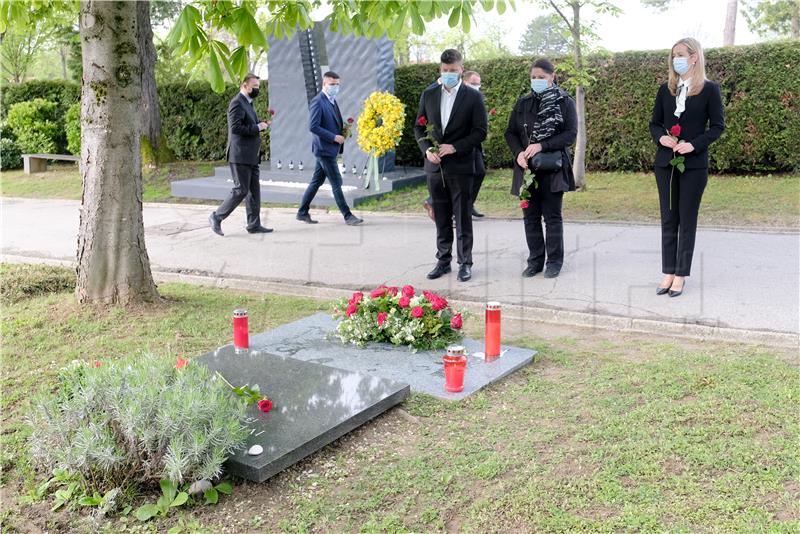 SDP obilježio godišnjicu Račanove smrti na Mirogoju