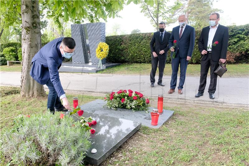 SDP obilježio godišnjicu Račanove smrti na Mirogoju