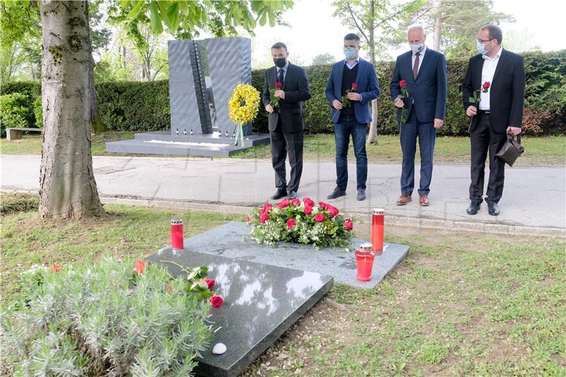 SDP obilježio godišnjicu Račanove smrti na Mirogoju