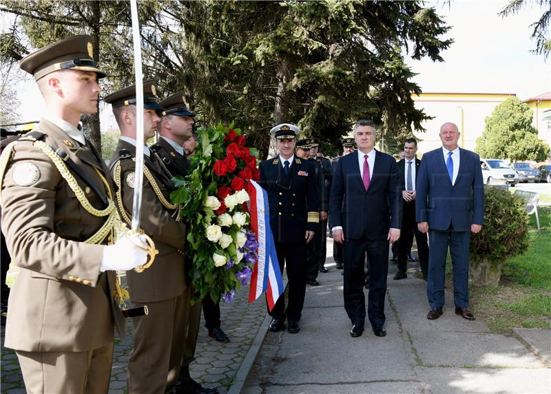 Milanović u Borovu položio vijenac kod Spomen-obilježja poginulim redarstvenicima