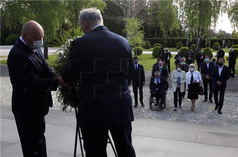 Pavičić Vukičević u povodu 26. obljetnice VRO "Bljesak" položila vijenac