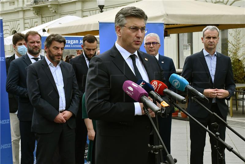 Plenković u Slavonskom Brodu dao podršku kandidatima HDZ-a