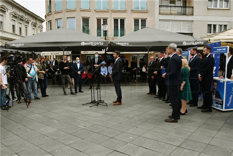 Plenković u Slavonskom Brodu dao podršku kandidatima HDZ-a