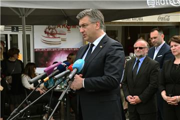 Plenković u Slavonskom Brodu dao podršku kandidatima HDZ-a