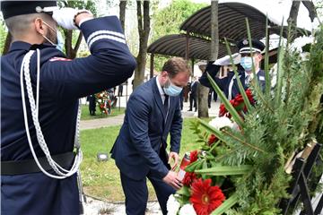 Vinkovci: Polaganje vijenaca povodom obljetnice pogibije 12. redarstvenika u Borovu