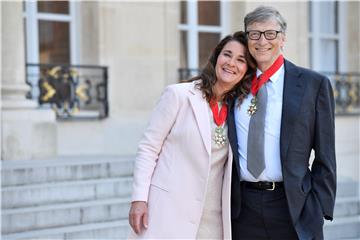 (FILE) PEOPLE BILL MELINDA GATES SPILT