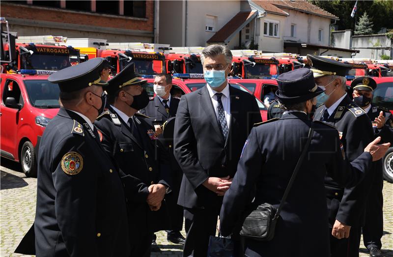 Premijer Plenković nazočio primopredaji vatrogasnih vozila