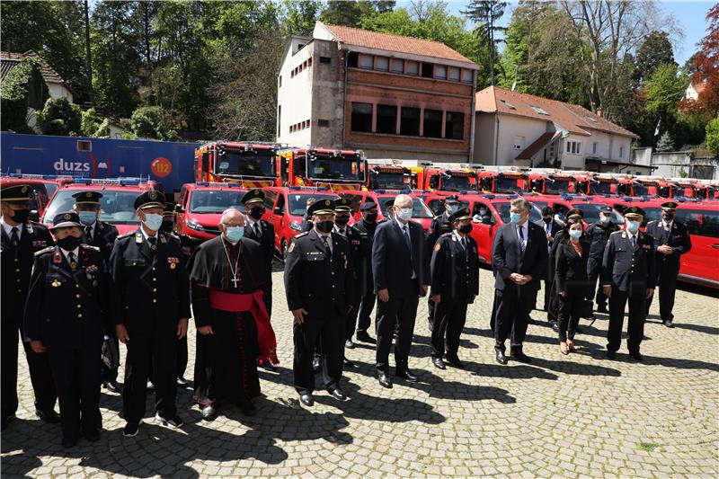 Premijer Plenković nazočio primopredaji vatrogasnih vozila