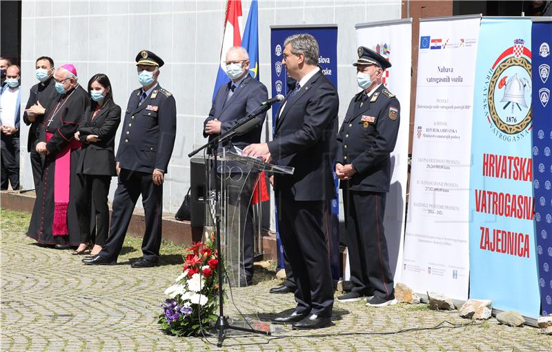 Premijer Plenković nazočio primopredaji vatrogasnih vozila