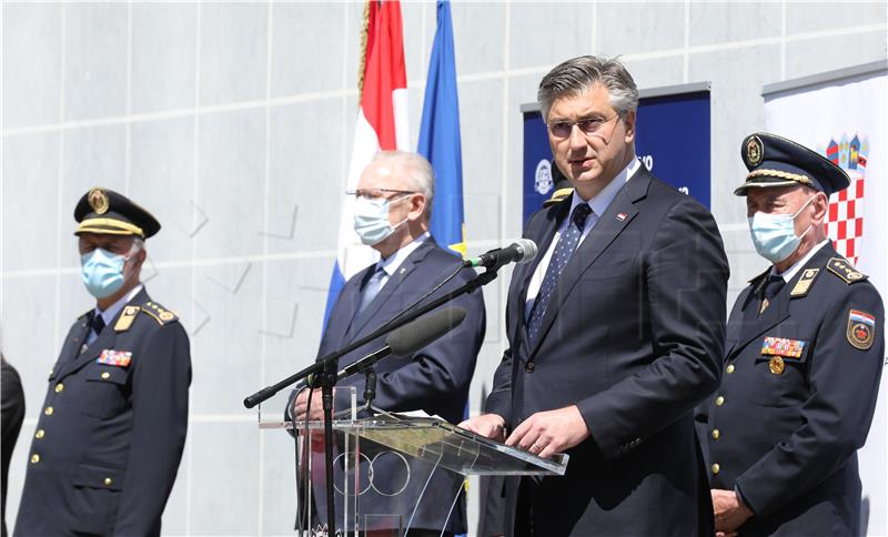 Premijer Plenković nazočio primopredaji vatrogasnih vozila