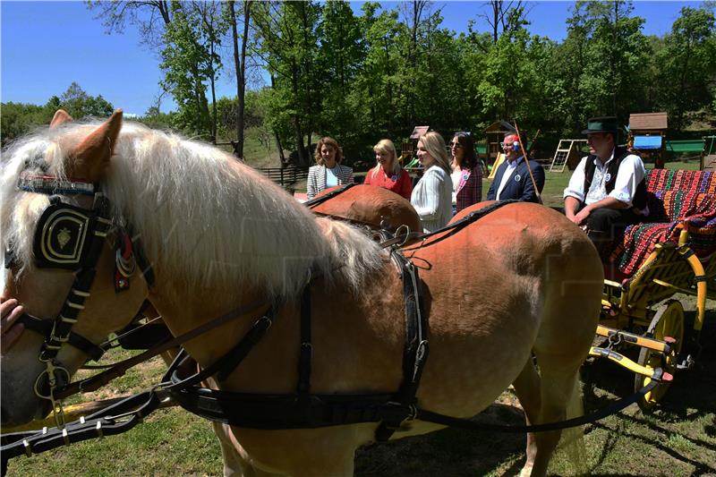 Ministrica Brnjac predstavila kampanju "Doživi domaće - istraži ruralnu Hrvatsku"