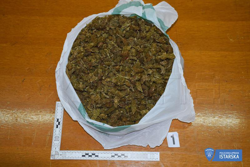 U kući 41-godišnjaka u Klinča Selu pronađeno 23,5 kilograma marihuane