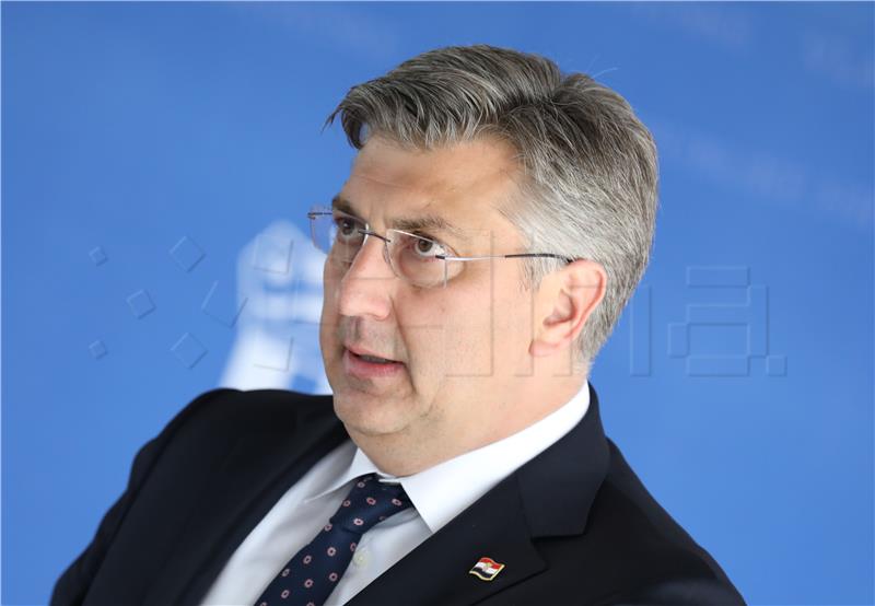 Plenković najavio izmjene zakona o trgovini i o HGK-u