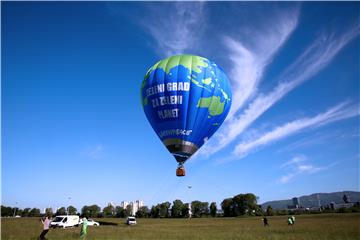 Greenpeaceov performans u sklopu kampanje #ZazeleniGrad