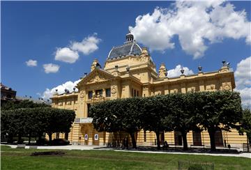 Izložba Slavomira Drinkovića ispred Umjetničkog paviljona