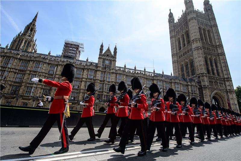 Britanski parlament Kraljičinim govorom počinje novo zasjedanje