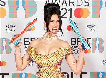 Brit Awards: Taylor Swift Global Icon, Dua Lipa uzela dvije nagrade 