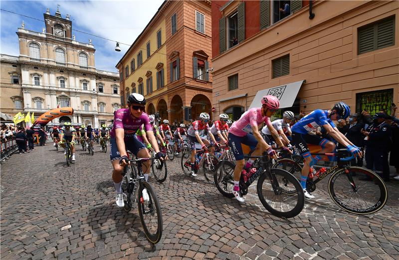 Giro: Ewanu peta etapa, Landa odustao nakon pada