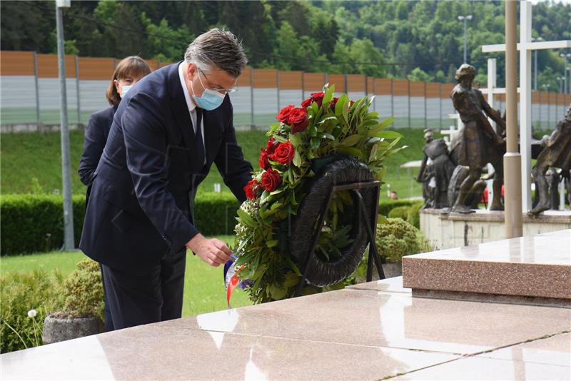 Plenković u Maclju: Osuda zločina i pijetet prema žrtvama