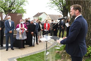 Banožić u vojarni u Vukovaru i na otkrivanju biste Emerika Gašića u Komletincima