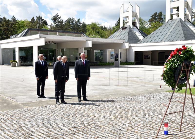 Miljenić položio vijenac u spomen žrtvama poraća kod Maribora