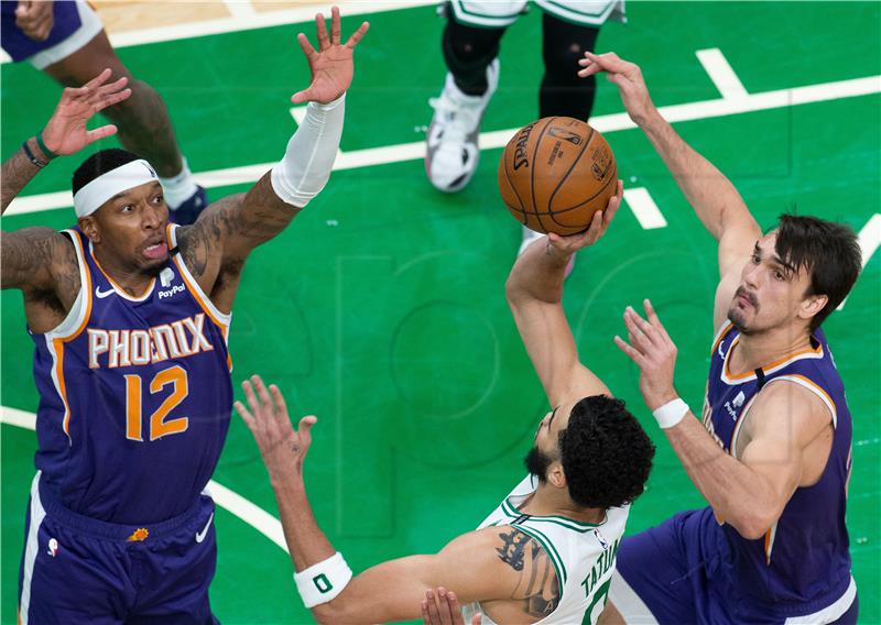 NBA: Phoenix pobjedom završio osnovni dio sezone