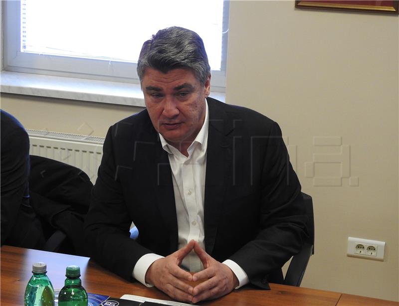 Milanović visits north Croatian factories that produce helmets, protective footwear