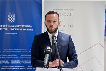 Aladrović prisustvovao svečanom uručivanju ugovora za poziv „Zaželi“ 