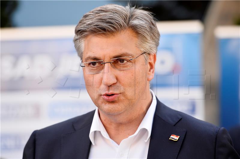 Premijer Andrej  Plenković u Makarskoj podžao kandidate HDZ - a naa lokanim izborima