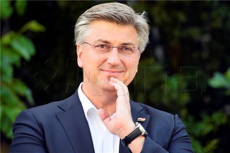 Premijer Andrej  Plenković u Makarskoj podžao kandidate HDZ - a naa lokanim izborima