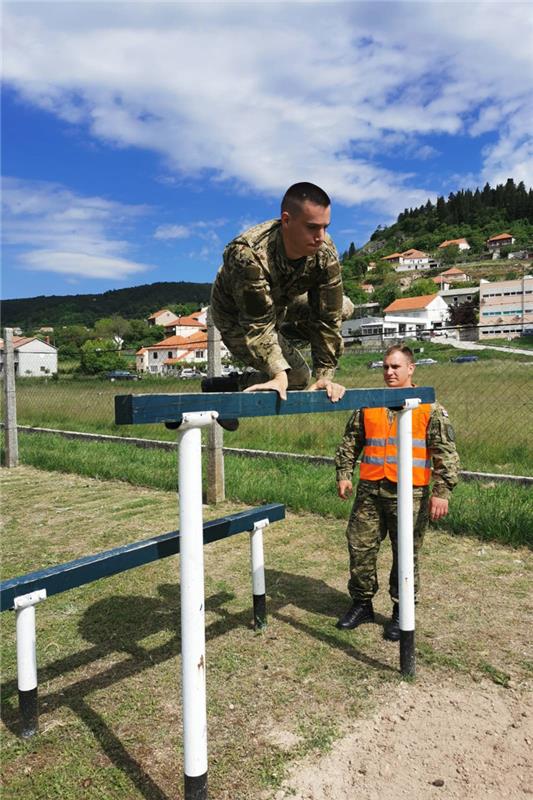 Natjecanje u savladavanju staze pješačkih prepreka tipa "C" u povodu Dana HV-a