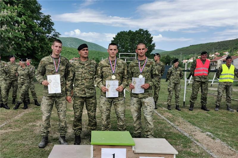 Natjecanje u savladavanju staze pješačkih prepreka tipa "C" u povodu Dana HV-a