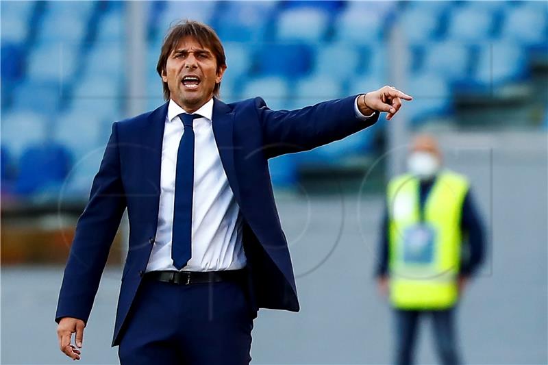 Conte i službeno napustio Inter